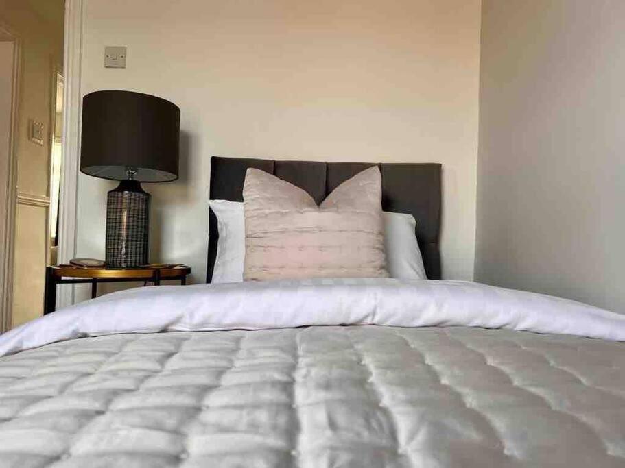 Anfield Home Sleeps 5 Close To Lfc Free Parking Liverpool Exterior photo